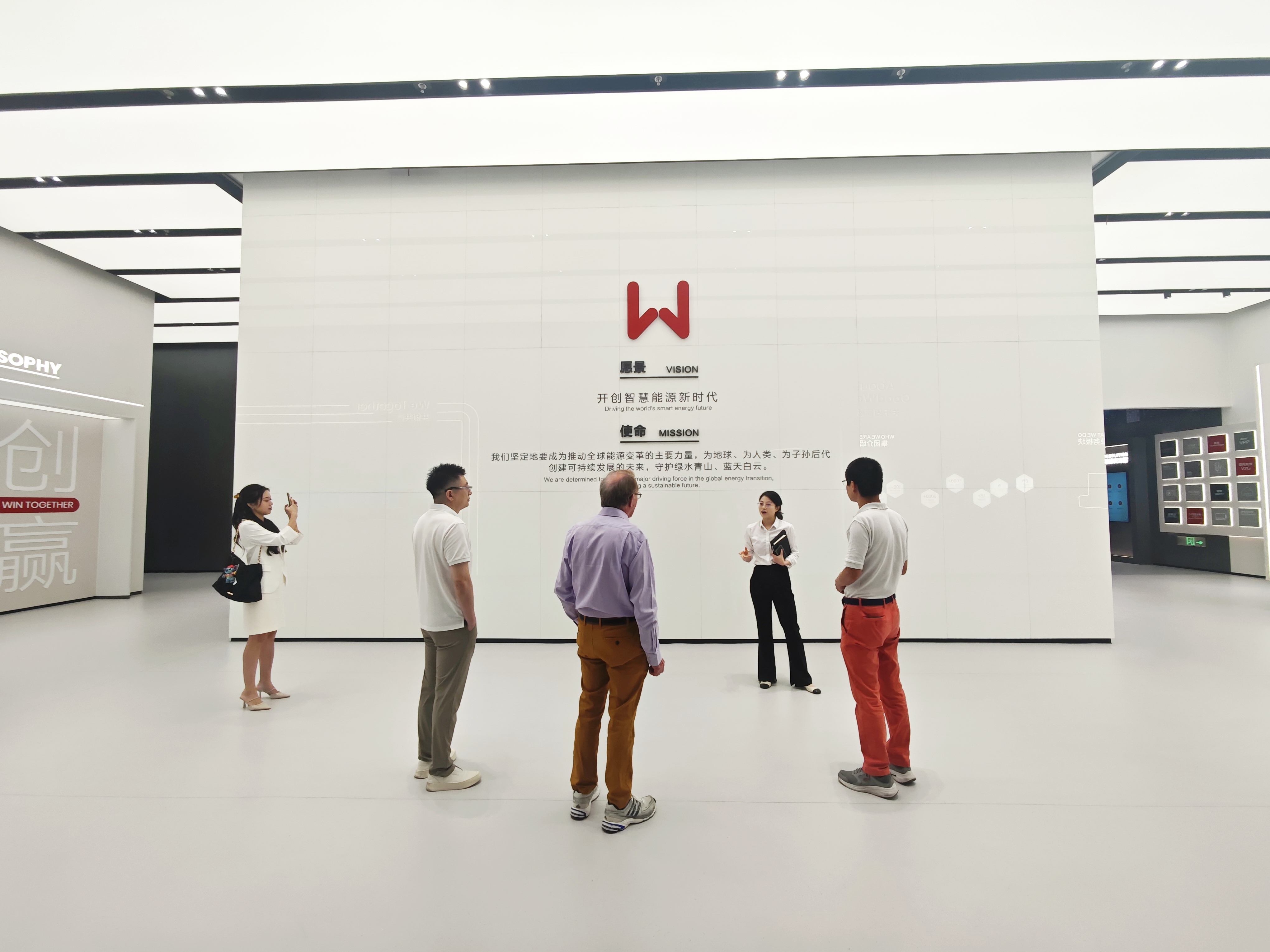 OLA's UK Team Visits GoodWe and Gotion Group to Deepen Sino-UK Green Energy Cooperation